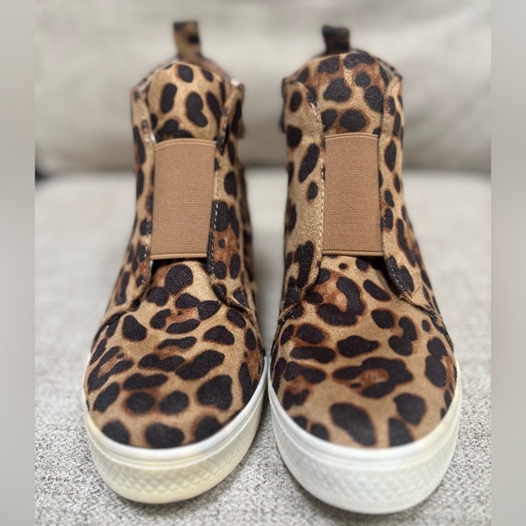 CCOCCI FAUX SUEDE LEOPARD PRINT PLATFORM WEDGE SNEAKER ANKLE BOOTIE SZ 8 - Picture 4 of 10